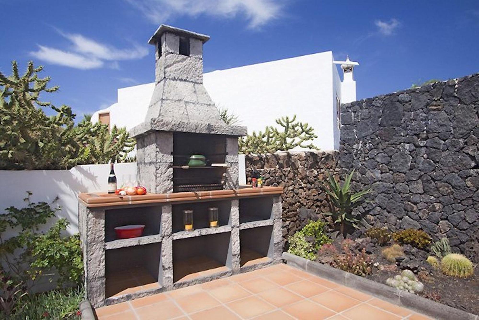 Lovely Los Mojones Villa Casa Jasmine Heated Pool Short Walk To Beach Puerto Del Carmen Puerto del Carmen  Exterior photo